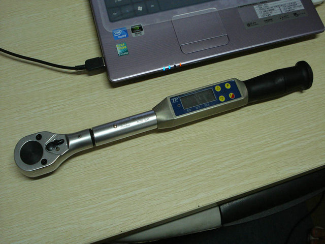 電子力矩扳手
